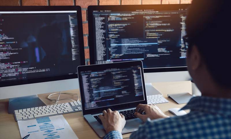 数据科学选型：R与Python如何赋能南长区网站建设？